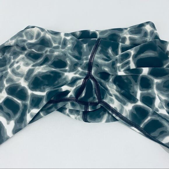 NWOT Victoria’s Secret Sport Leggings Size Small - Picture 5 of 6